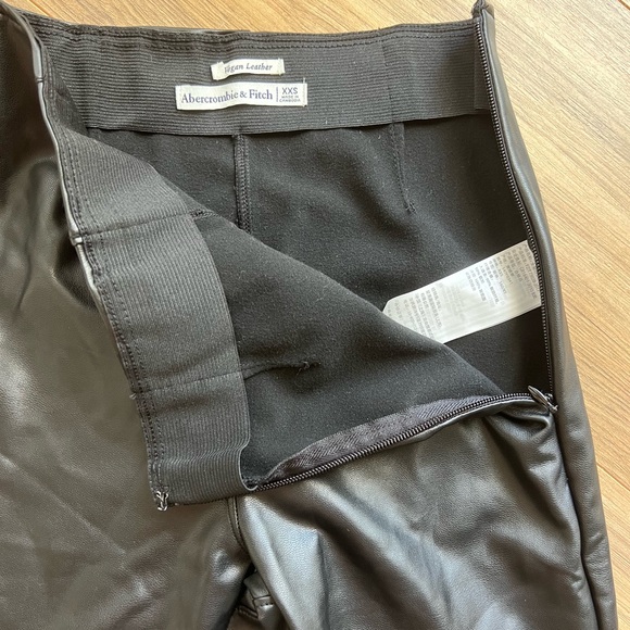 Abercrombie & Fitch high waisted vegan leather leggings - Picture 4 of 6